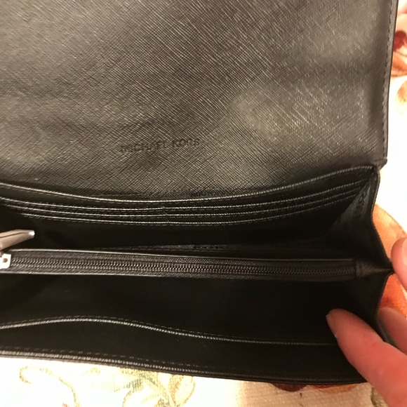 New Michael Kors Jet Set Carryall/Wallet.  New with tags.  Color is black. - Picture 2 of 4